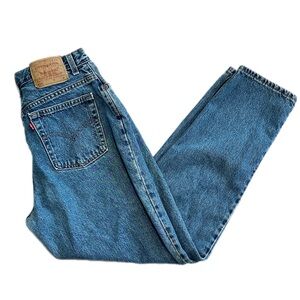 Vintage Levi’s 550 Relaxed Fit Tapered Leg Jeans – Made in USA (Women’s 14 M)